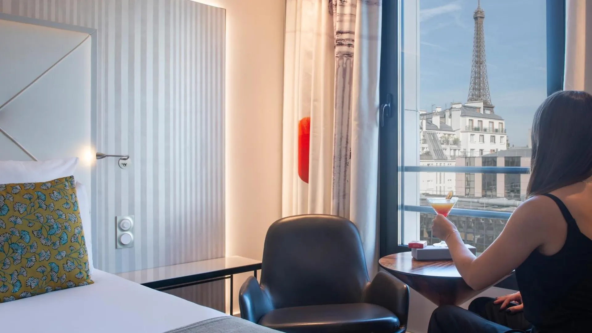 Hotel Le Parisis - Tour Eiffel 4*